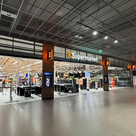 Modern With Sauna And Big Balcony Near Train Station شقة