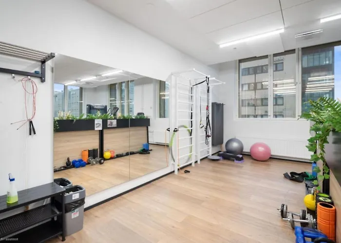 شقة Modern With Sauna And Big Balcony Near Train Station *